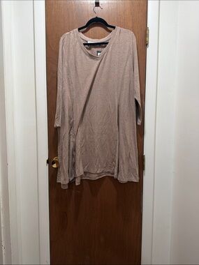 Avenue Relaxed V-Neck Tunic Top - Beige